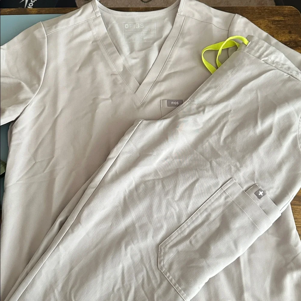 FIGS Set One Pocket Top, Yola Pants Light Tan - Picture 3 of 3